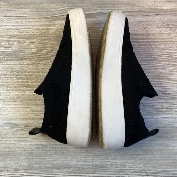 Black sneaker with chunky white sole. Steve Madden Beale fabric sneakers Size 6 - Picture 9 of 12